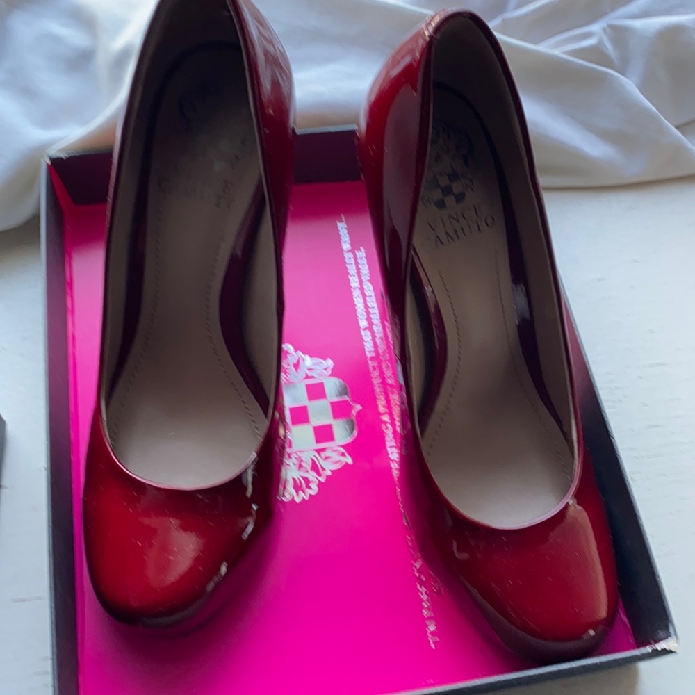 Vince Camuto red patent size 7 pumps
